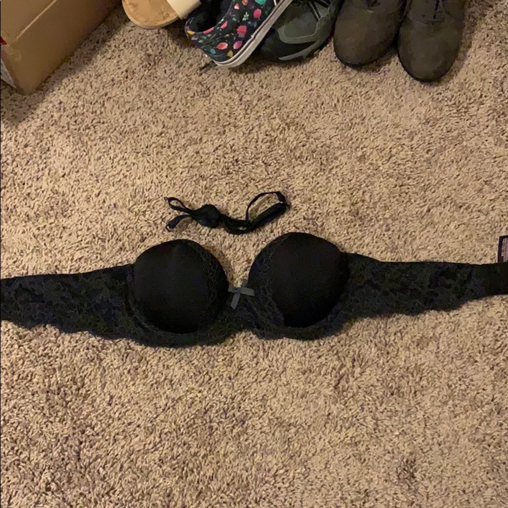 Victoria’s Secret strapless bra